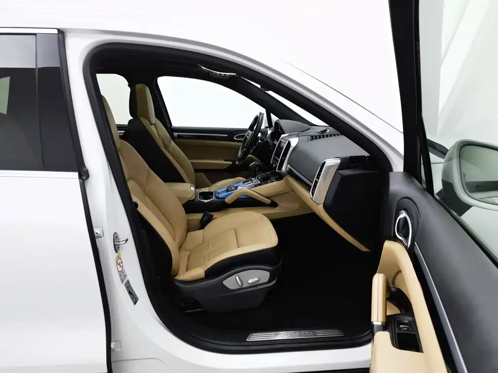 Porsche Cayenne — миниатюра 23