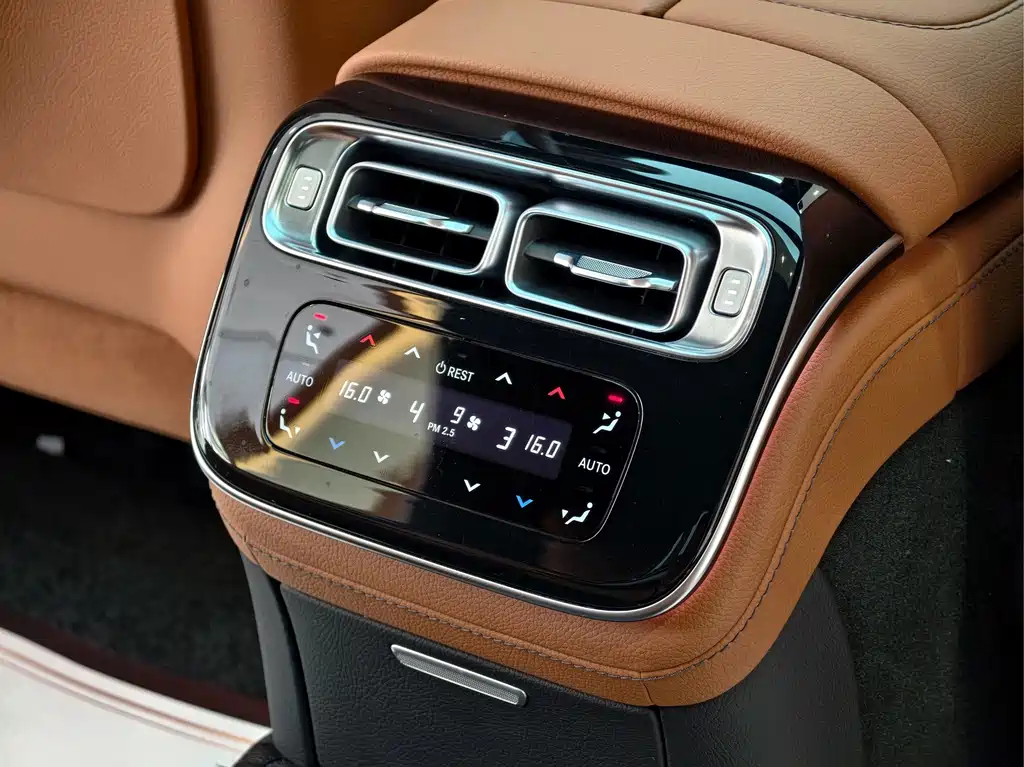 Mercedes-Benz S-Class — миниатюра 12
