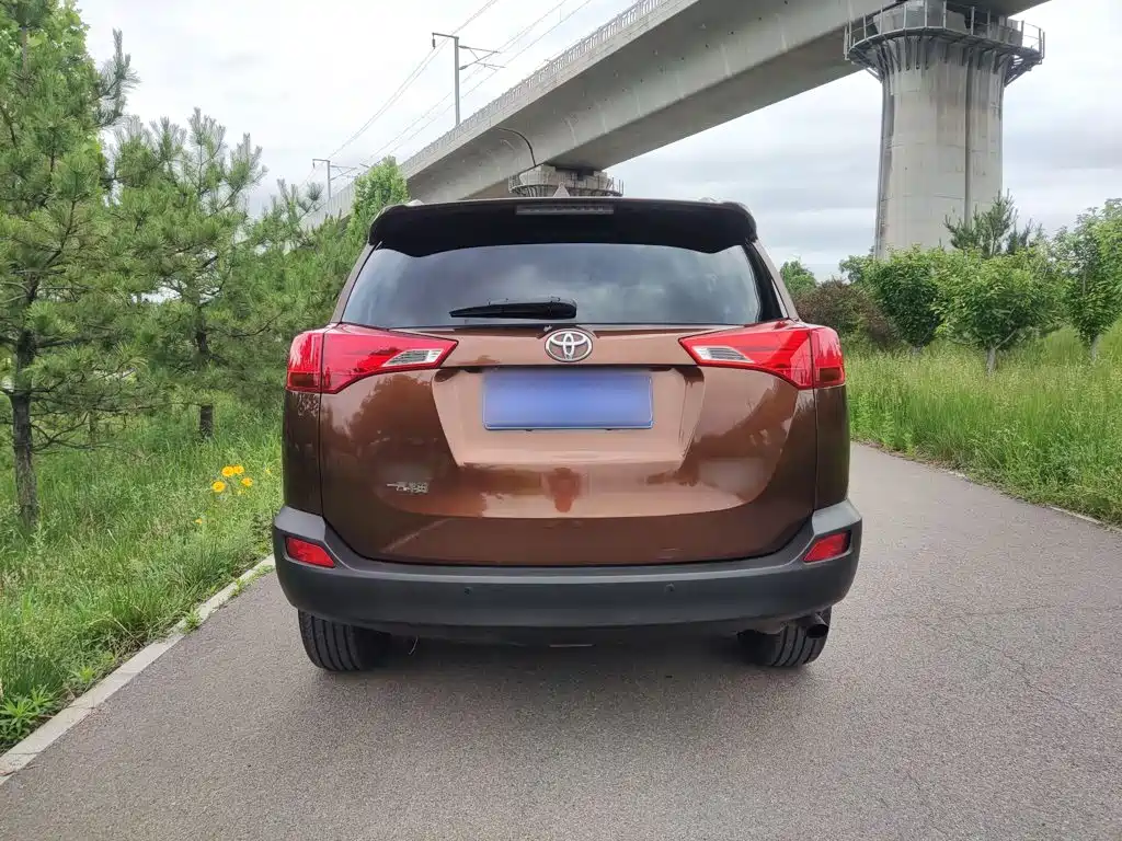 Toyota RAV4 — миниатюра 11
