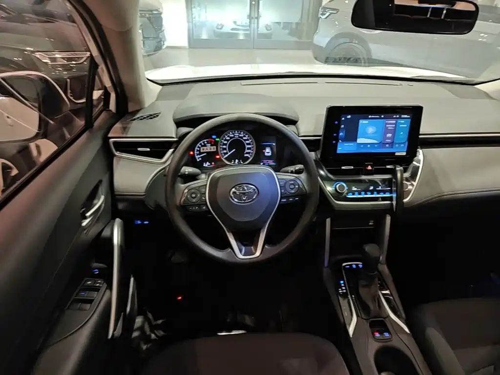 Toyota Corolla Cross — миниатюра 11