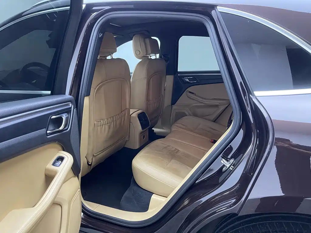 Porsche Macan — миниатюра 14