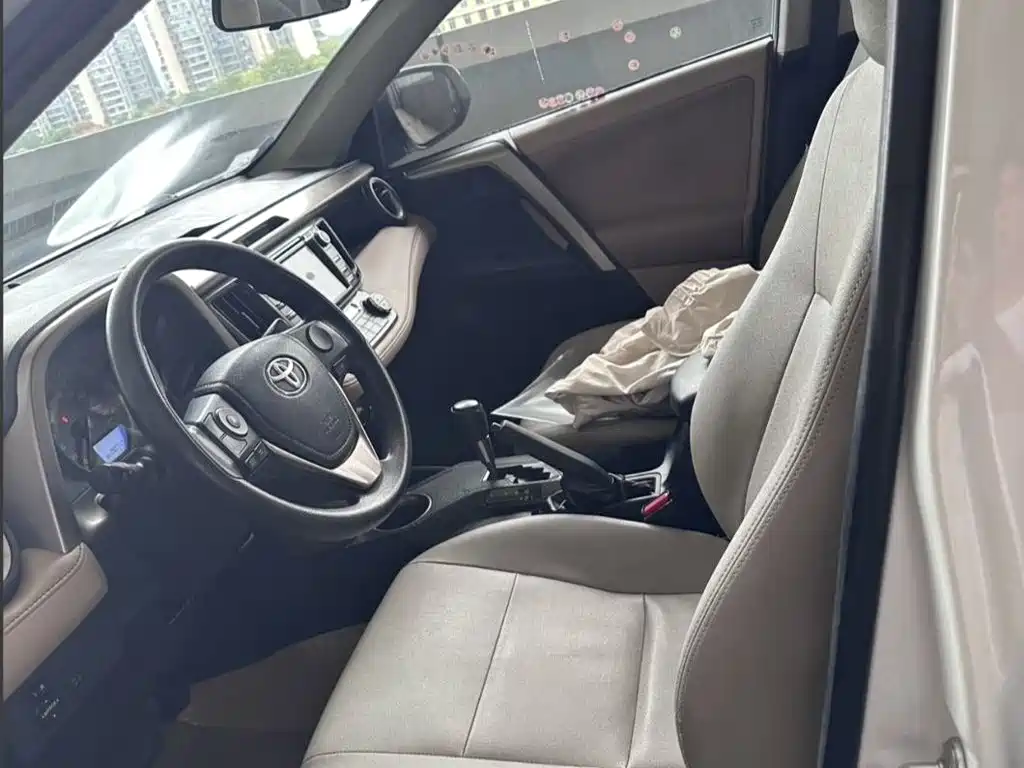 Toyota RAV4 — миниатюра 13
