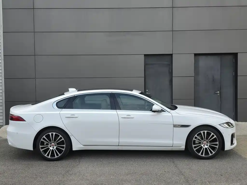 Jaguar XFL 2024 2.0T P250 Premium Luxury