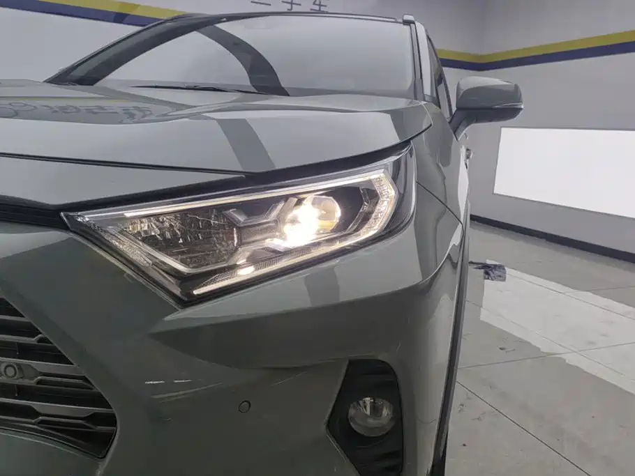 Toyota RAV4 — миниатюра 5