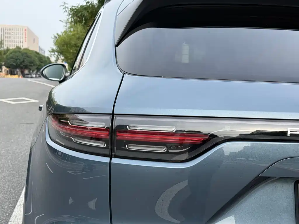 Porsche Cayenne — миниатюра 7