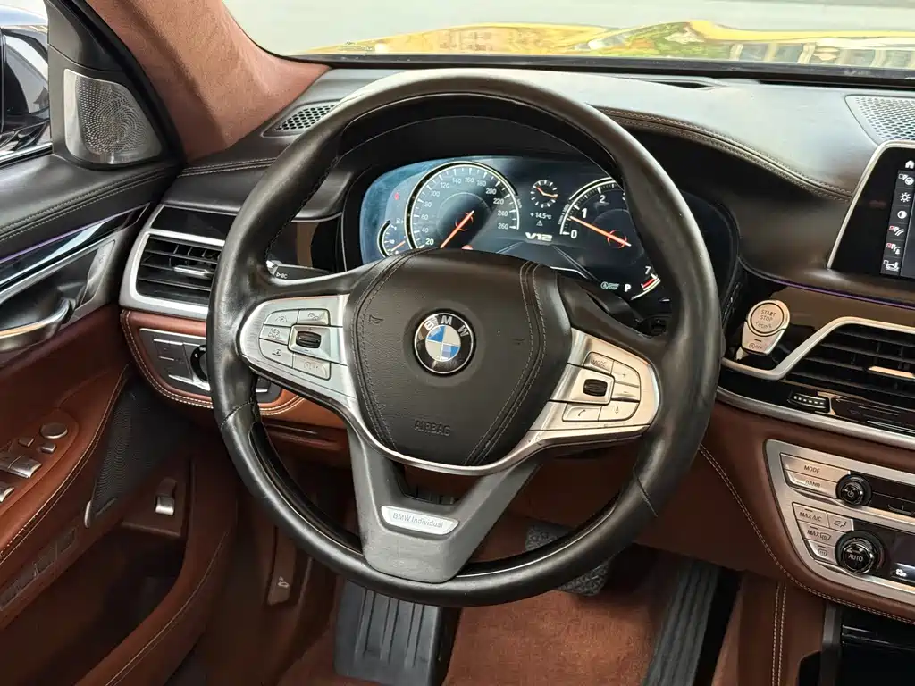 BMW 7 Series — миниатюра 4