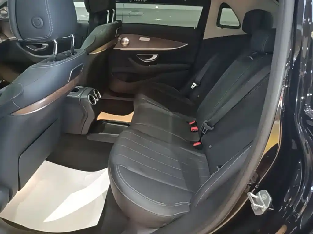 Mercedes-Benz E-Class — миниатюра 17