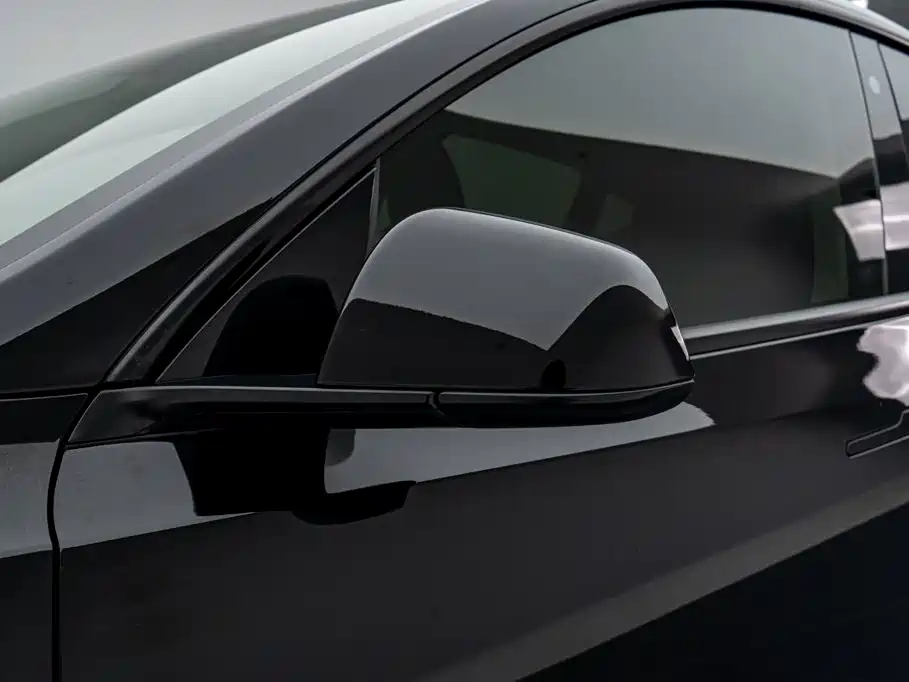 Tesla Model Y — миниатюра 24