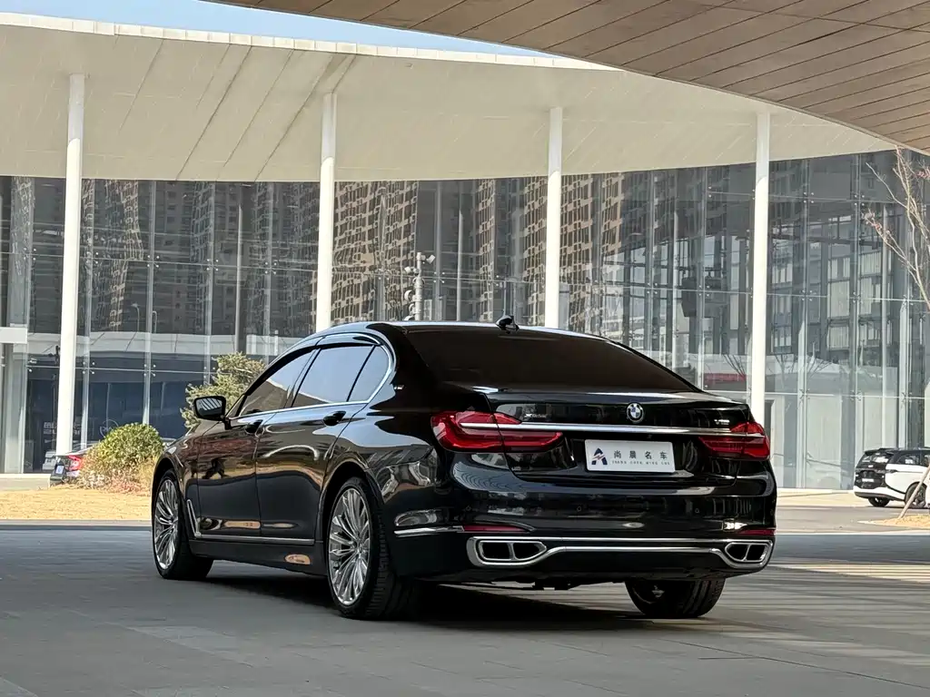 BMW 7 Series — миниатюра 14