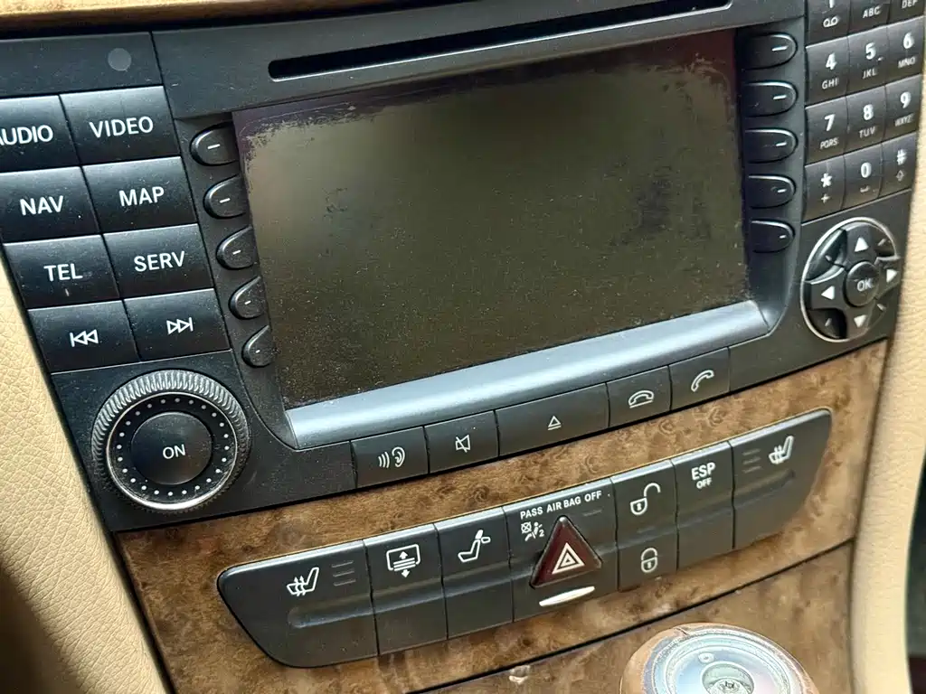 Mercedes-Benz E-Class — миниатюра 13