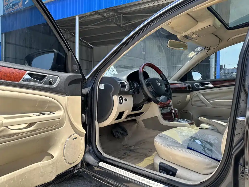 Volkswagen Passat 2009 2.8L V6 AT