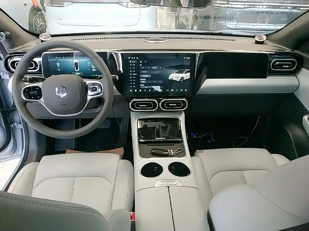 Leapmotor Leapmotor C01 — миниатюра 10