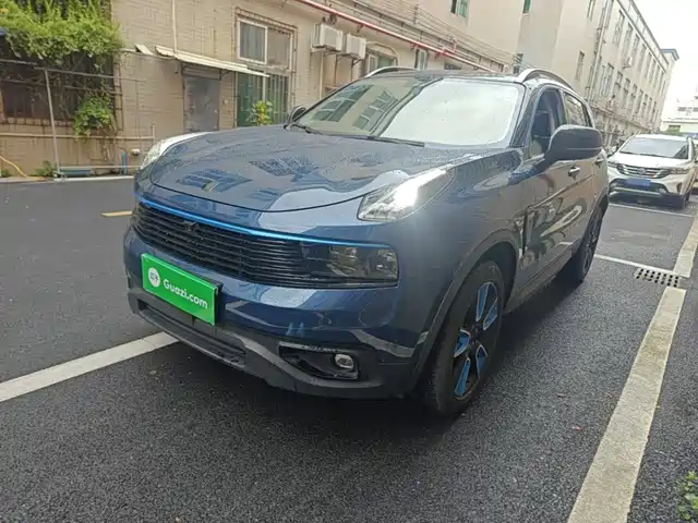 Lynk & Co 01