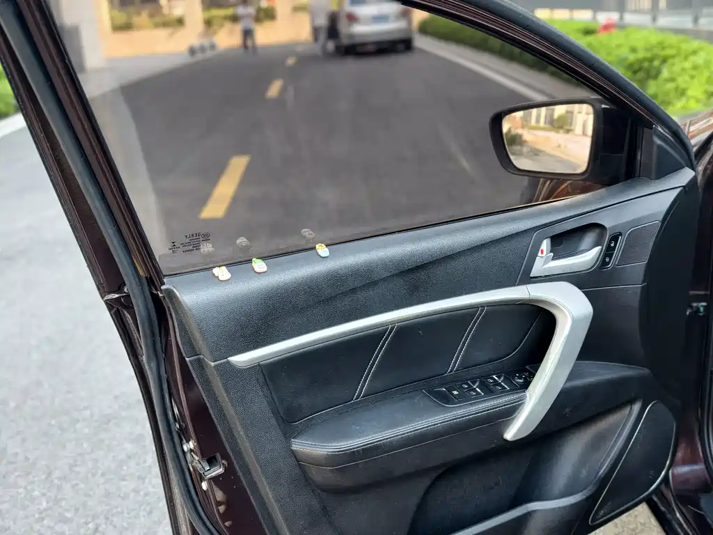 Geely Emgrand — миниатюра 7