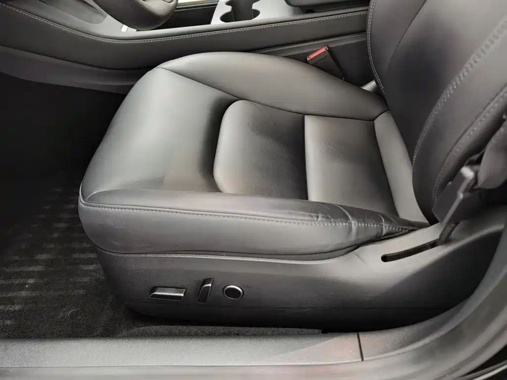 Tesla Model 3 — миниатюра 20