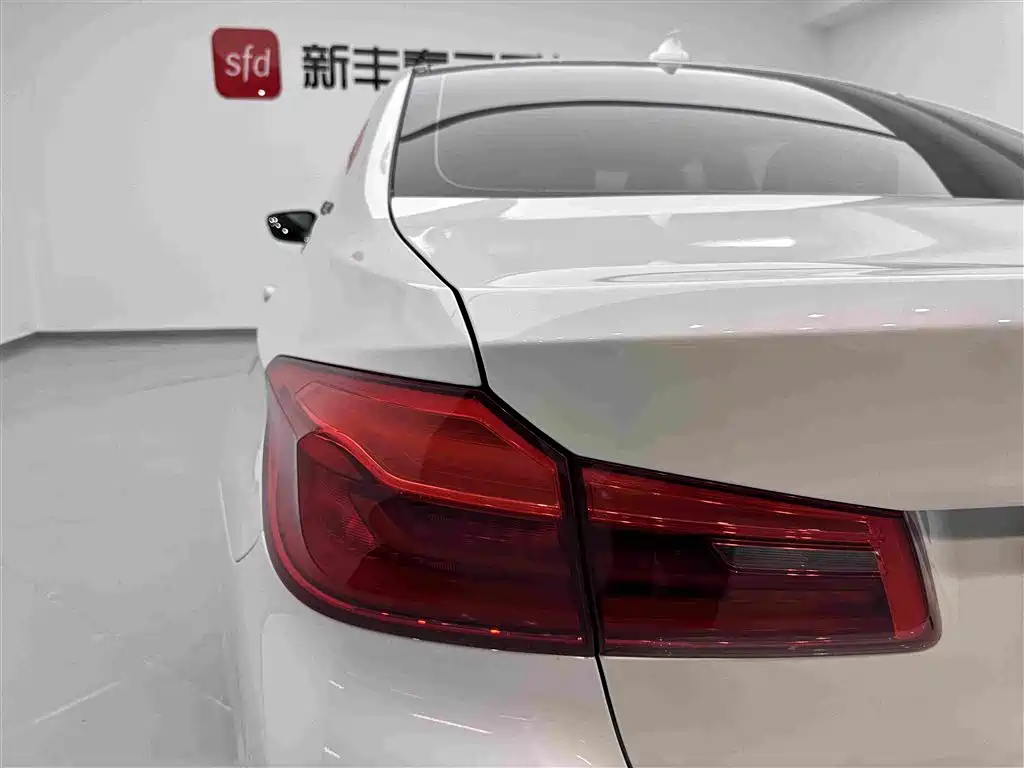 BMW 5 Series New Energy — миниатюра 31