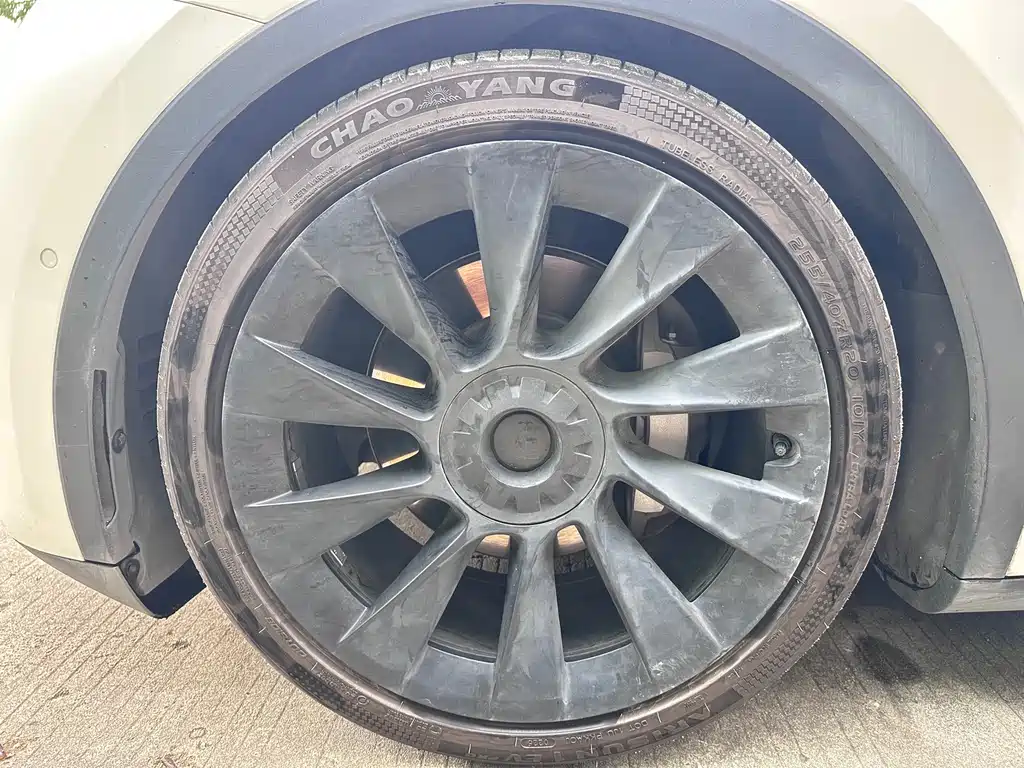 Tesla Model Y — миниатюра 7