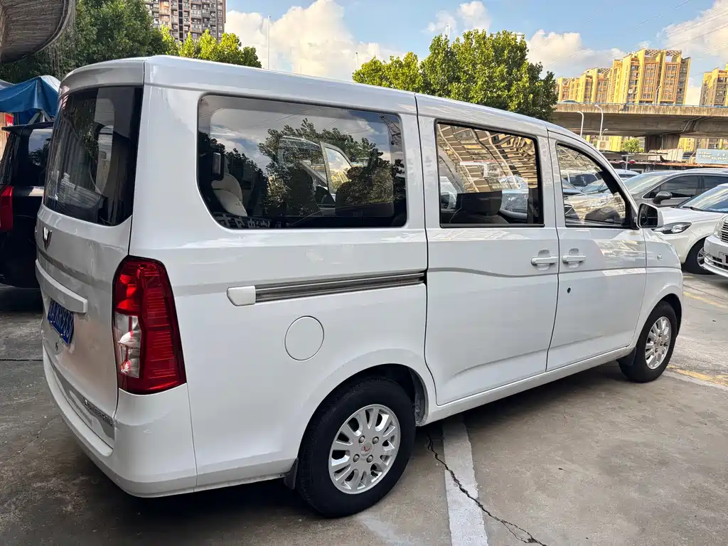 Wuling Rongguang V — миниатюра 5
