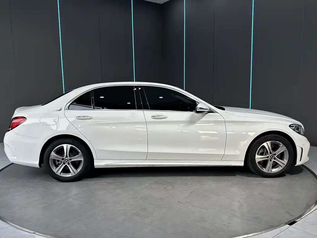 Mercedes-Benz C-Class — миниатюра 5