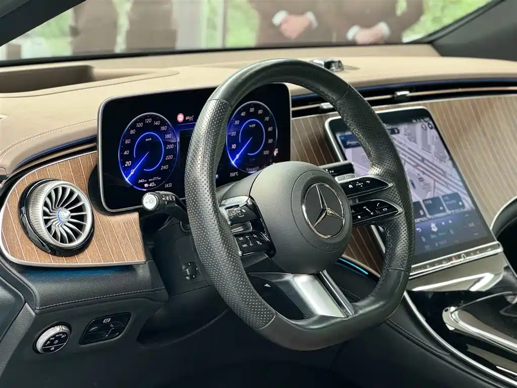 MERCEDES-BENZ EQE SUV