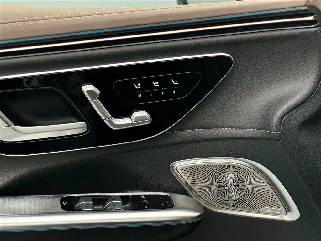 MERCEDES-BENZ EQE SUV