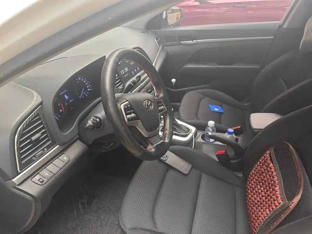 Hyundai Elantra — миниатюра 11