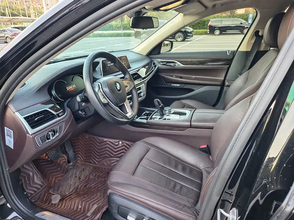 BMW 7 Series — миниатюра 4