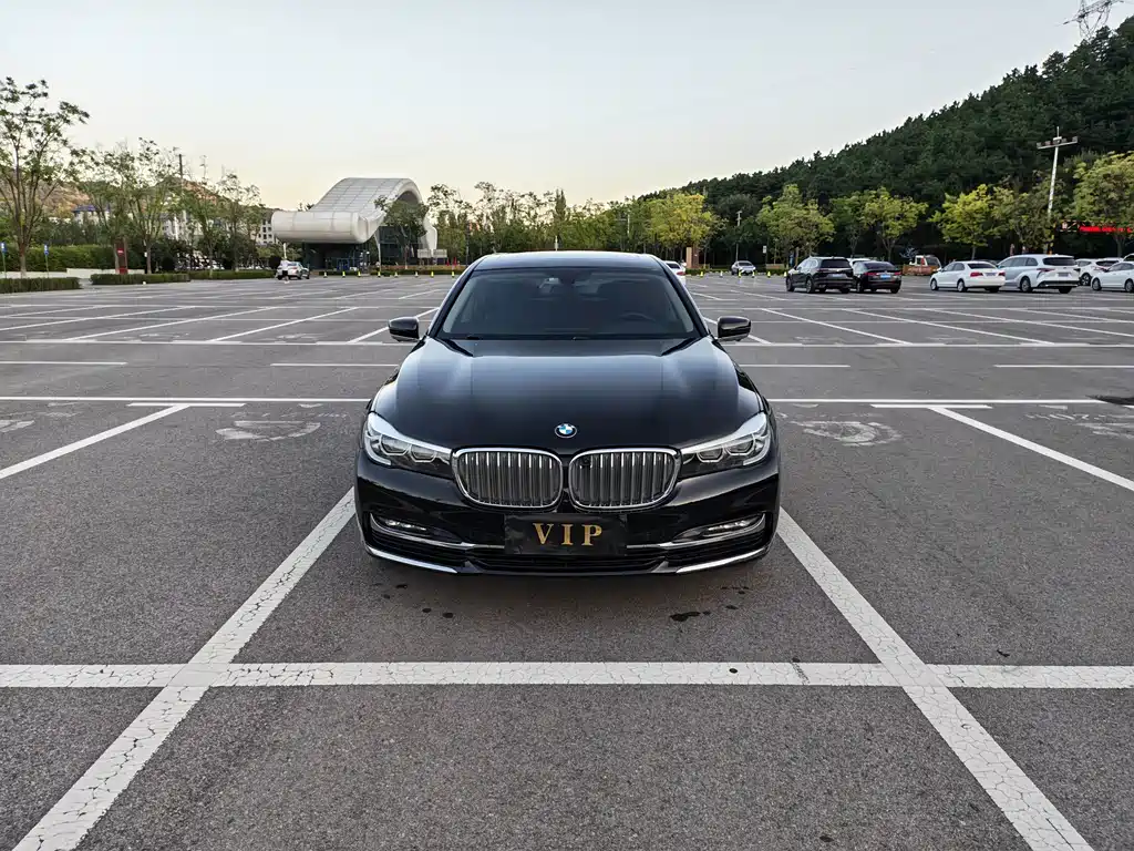 BMW 7 Series — миниатюра 2