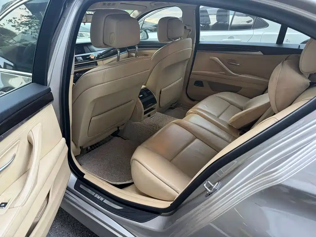 BMW 5 Series — миниатюра 4