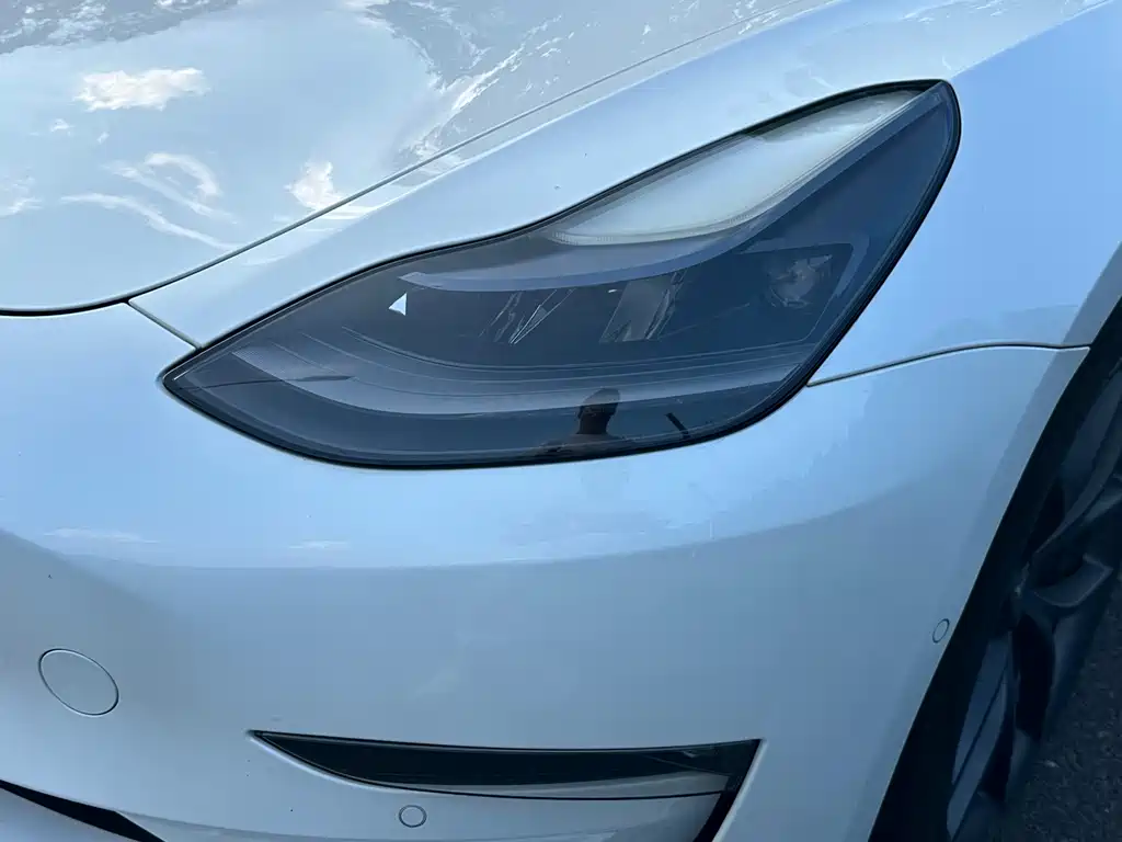 Tesla Model 3 — миниатюра 4