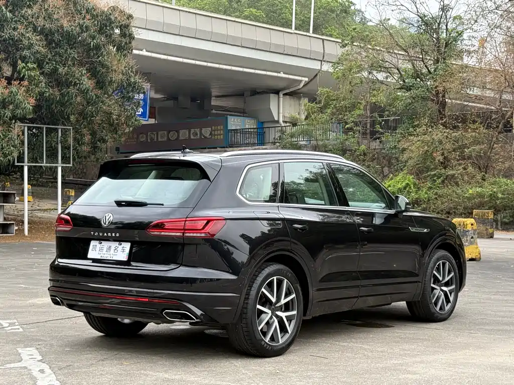 VOLKSWAGEN TOUAREG