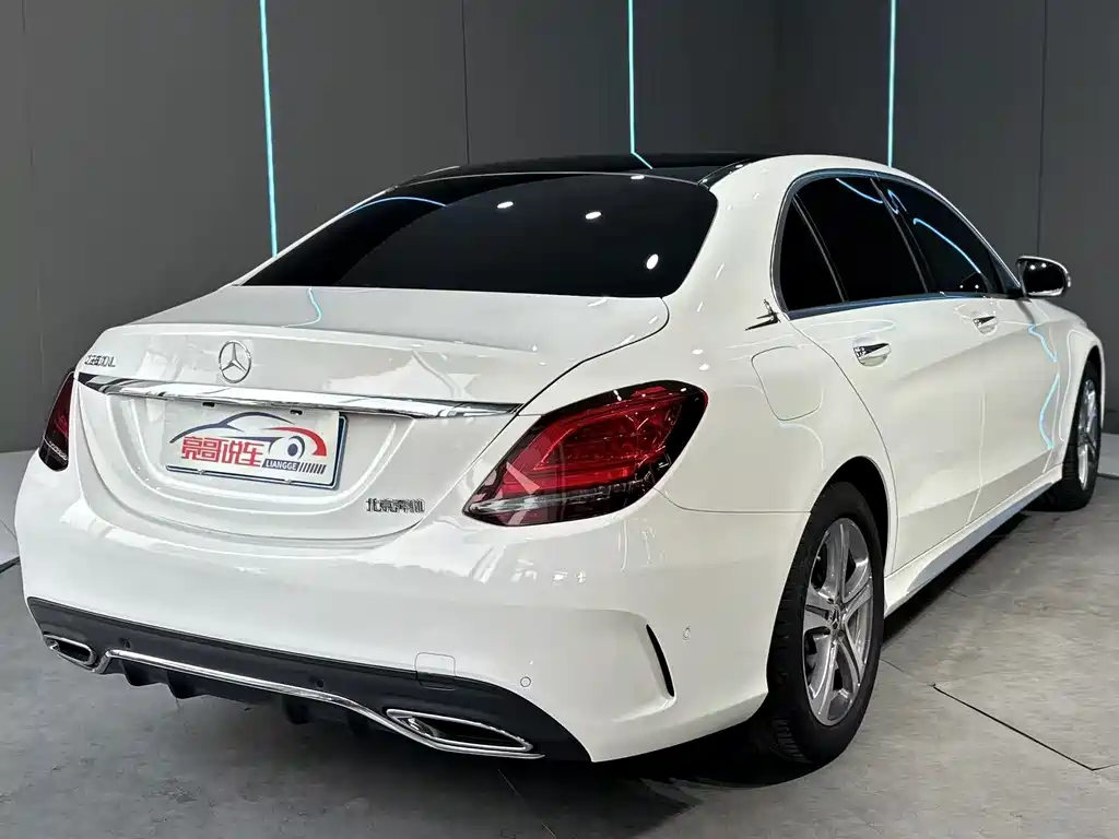 Mercedes-Benz C-Class — миниатюра 6
