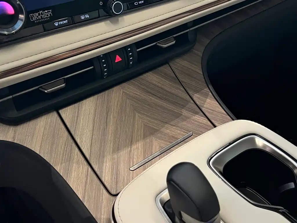 Lexus LM — миниатюра 11