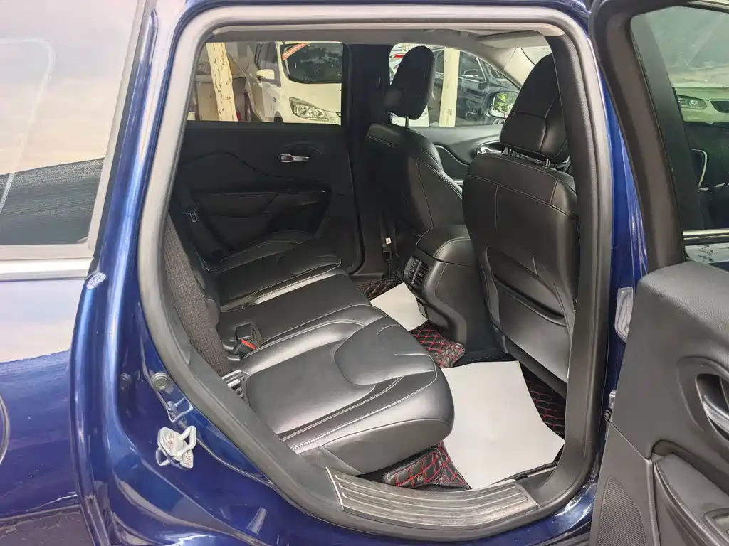 Jeep Cherokee — миниатюра 7