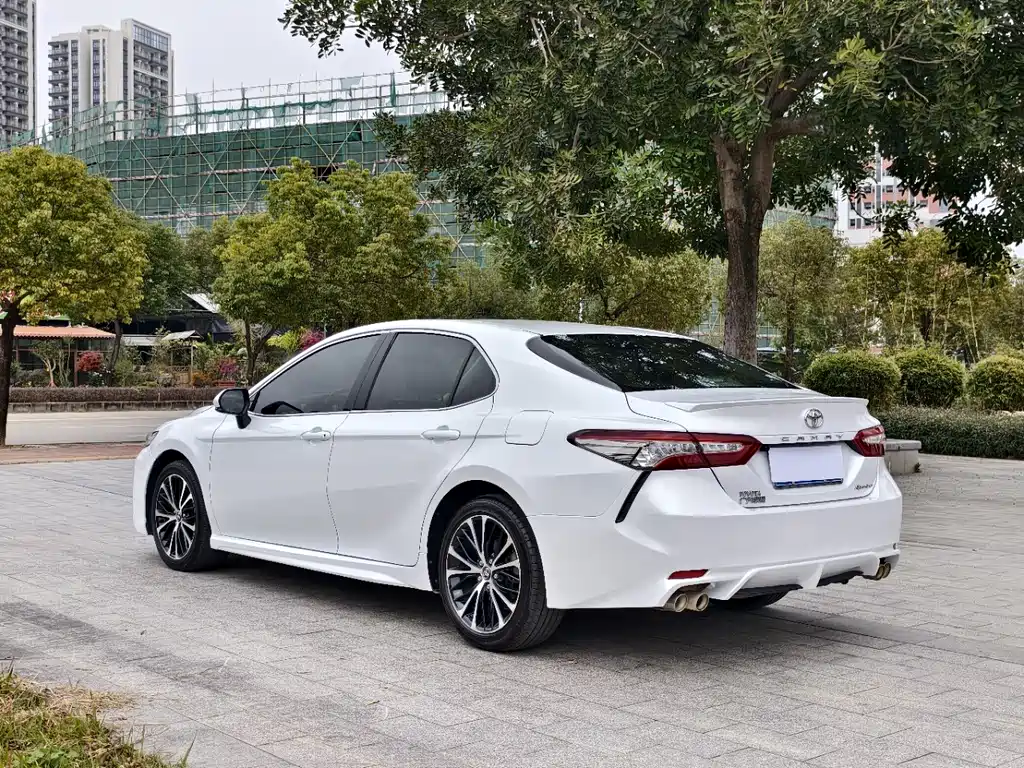 Toyota Camry — миниатюра 7