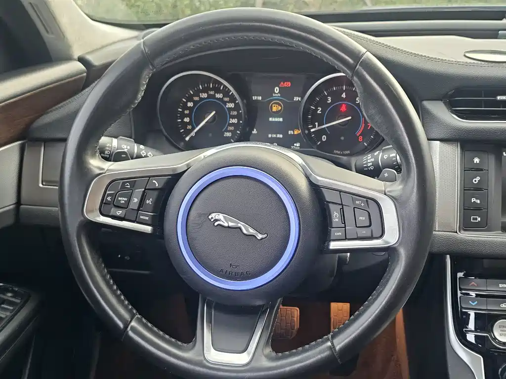 Jaguar XFL — миниатюра 6