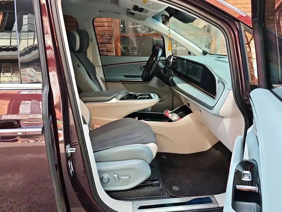 MAXUS G90 — миниатюра 8