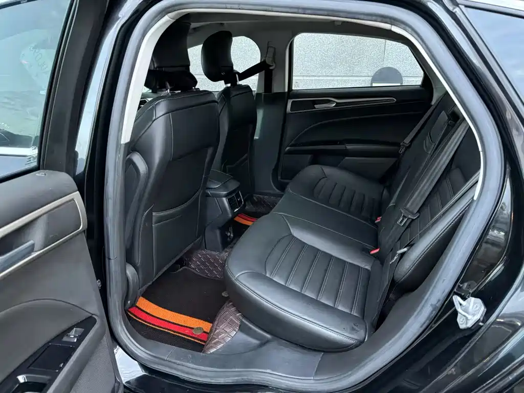 Ford Mondeo — миниатюра 6
