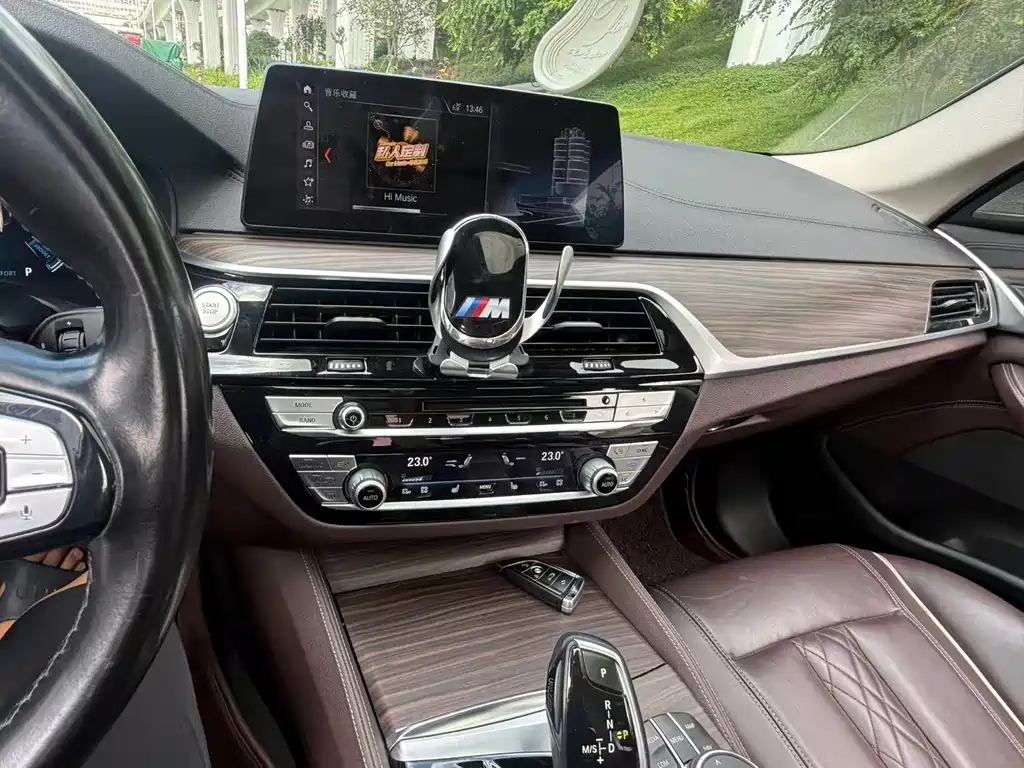 BMW 5 Series New Energy — миниатюра 17