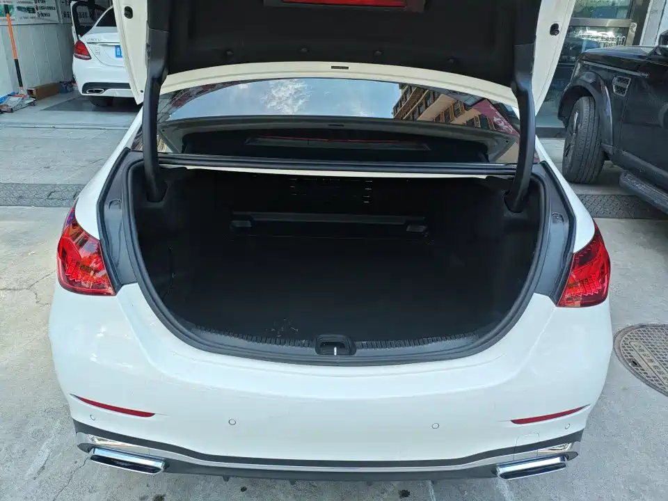 Mercedes-Benz C-Class — миниатюра 8