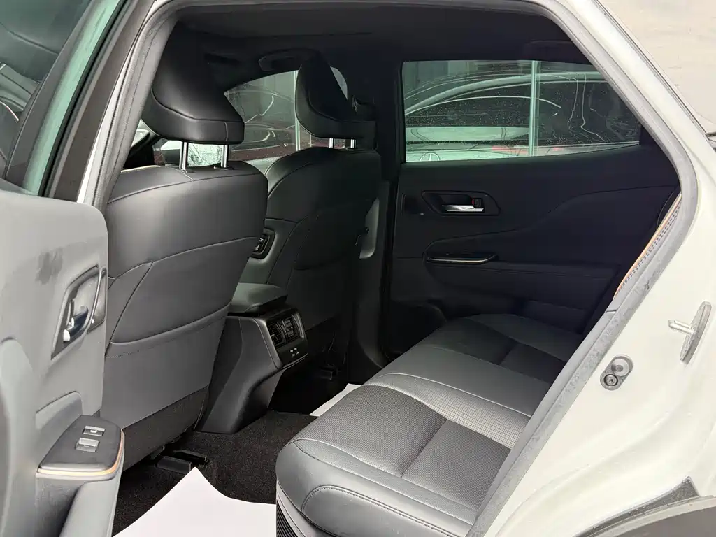 Toyota Crown SportCross SportCross 2023 2.5L SportCross HEV Luxury