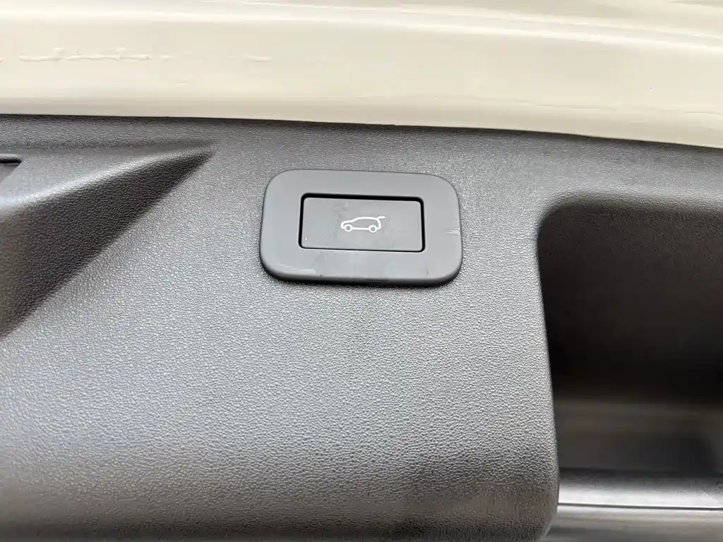 Land Rover Discovery Sport — миниатюра 30