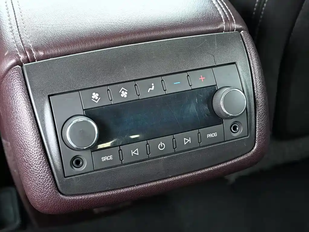 Buick Enclave — миниатюра 18
