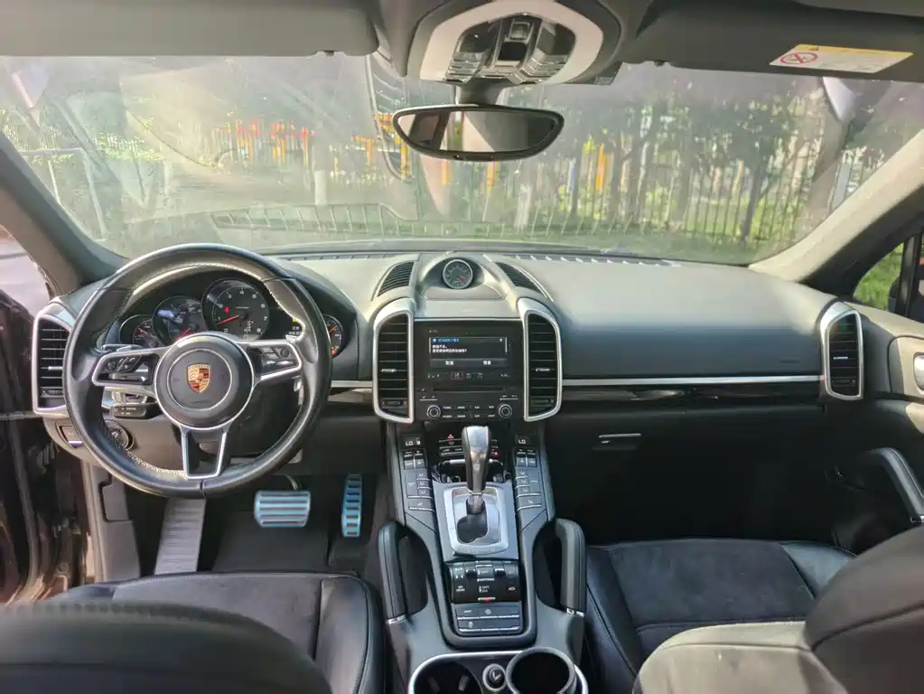 Porsche Cayenne — миниатюра 7