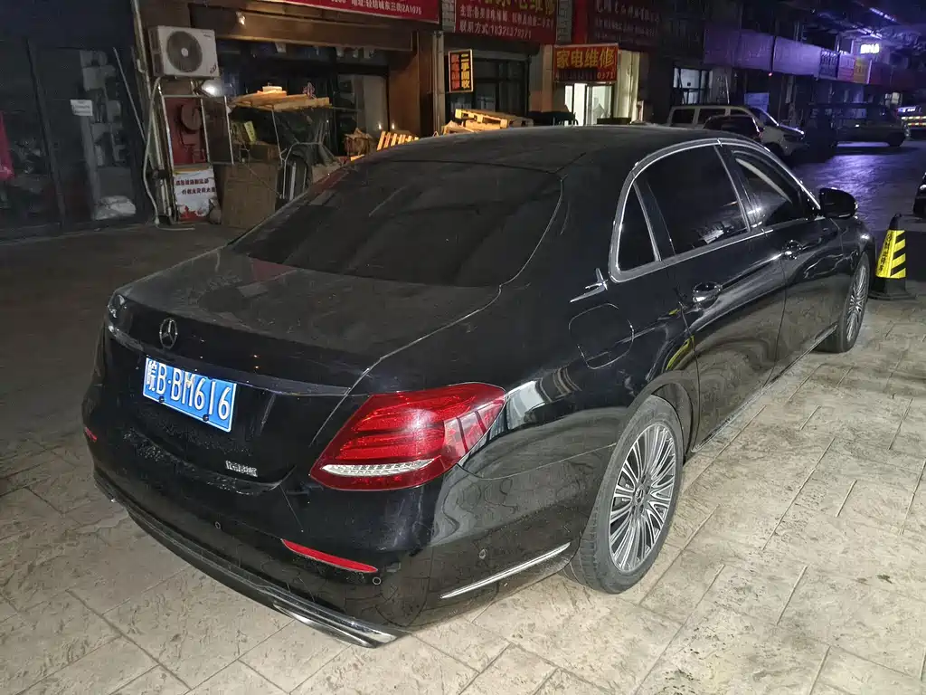 Mercedes-Benz E-Class — миниатюра 6