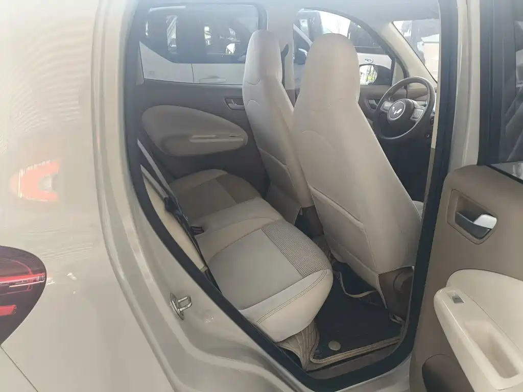 Wuling MINIEV — миниатюра 4