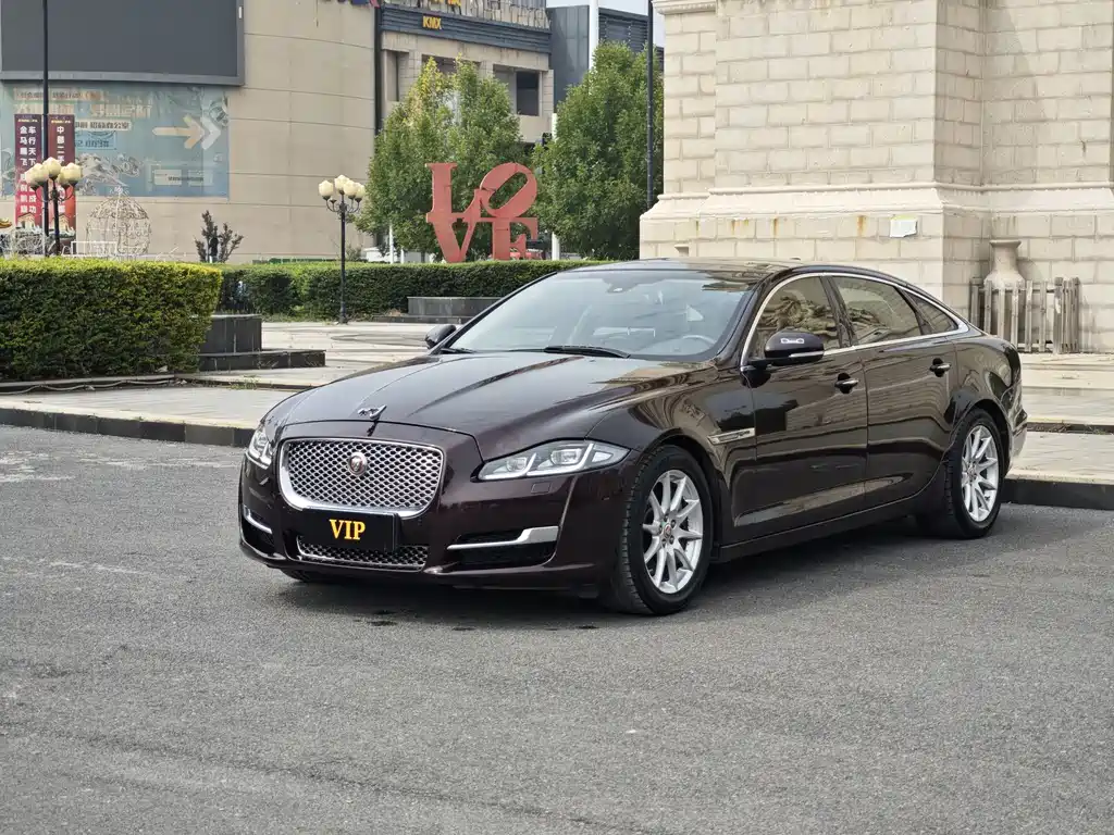 JAGUAR  XJ
