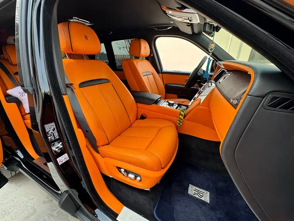 Rolls-Royce Cullinan 2022 мест