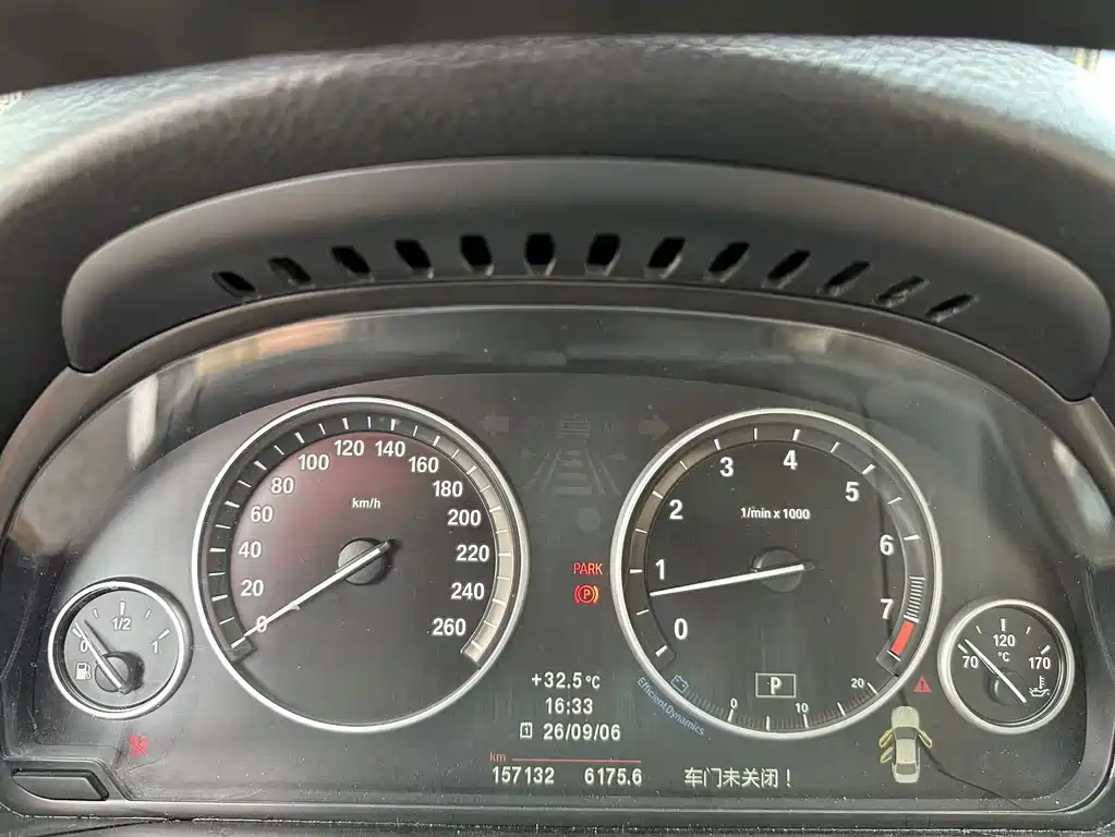 BMW 5 Series — миниатюра 13