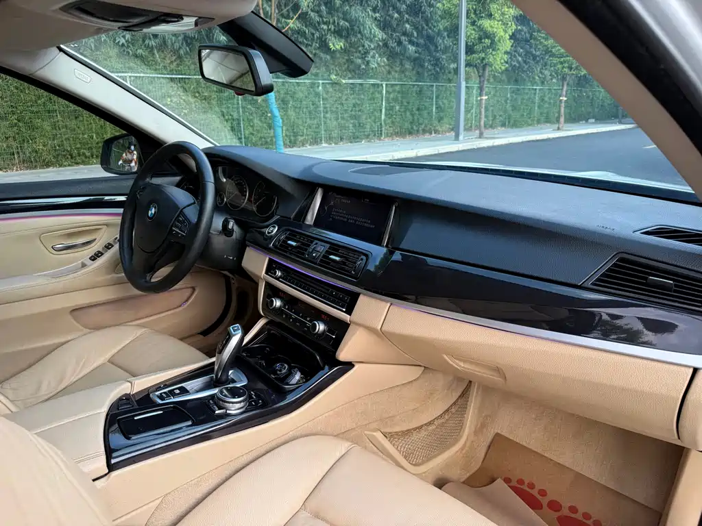 BMW 5 Series — миниатюра 14